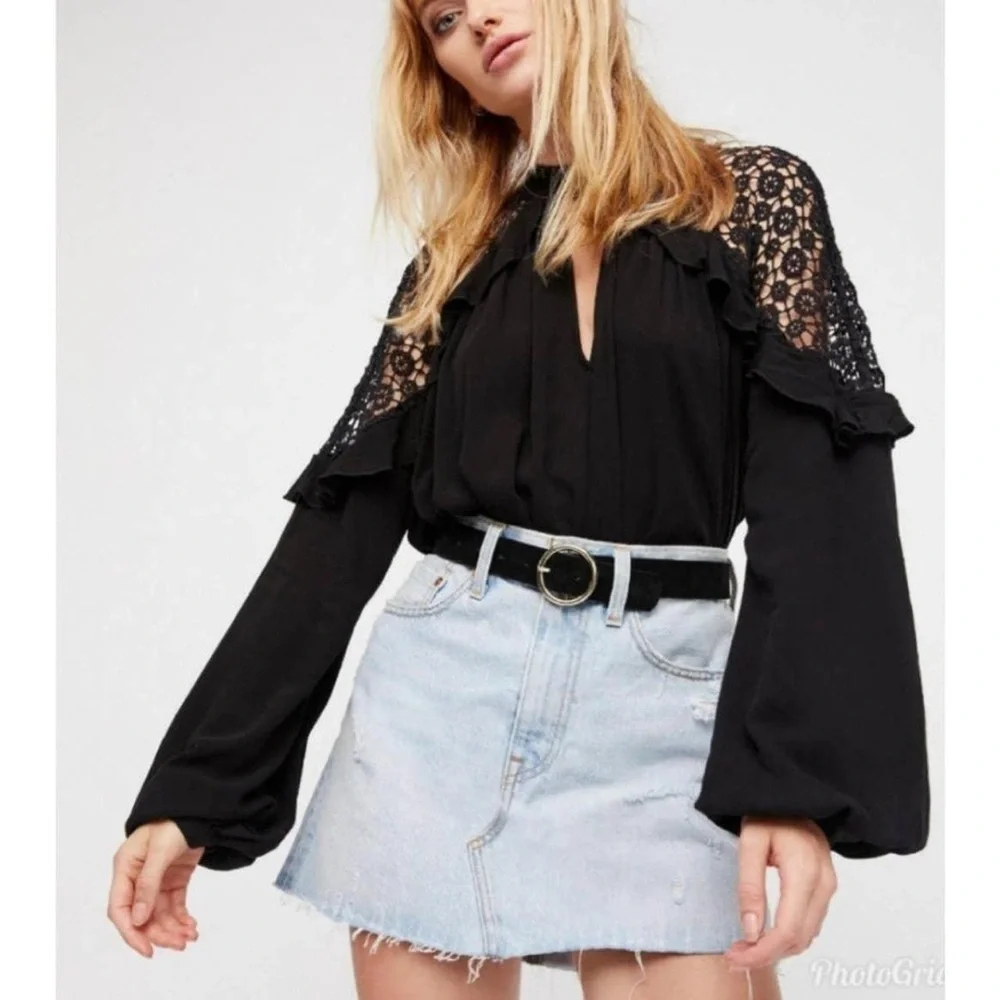 Free People Little Bit of Love Black Lace Ruffle Long Sleeved Blouse EUC Sz XS